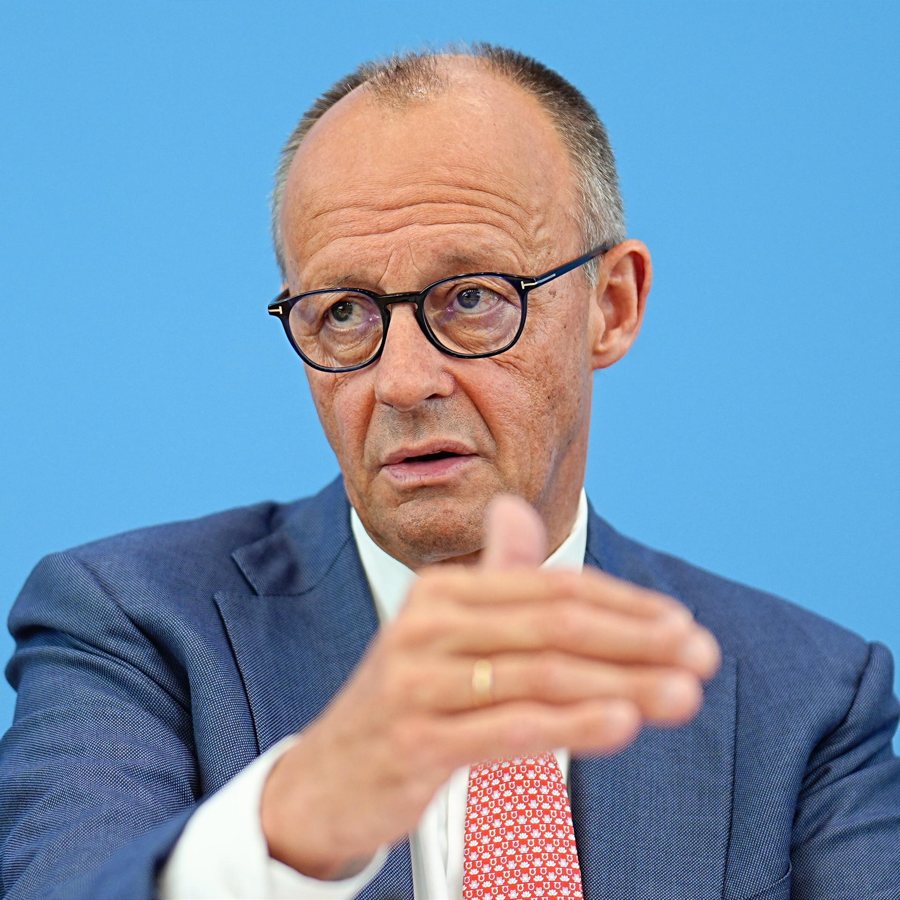 Merz verteidigt Sparvorgaben und stellt sich gegen die AfD