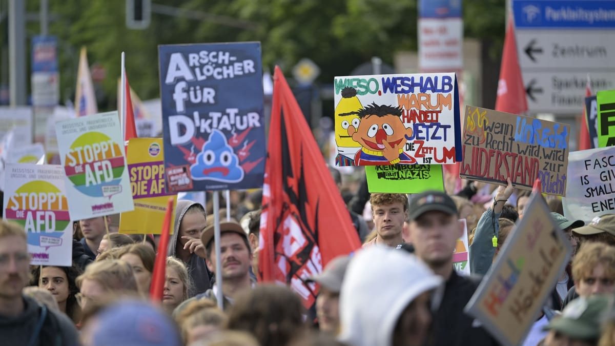 Tausende protestieren friedlich gegen AfD-Parteitag in Erfurt