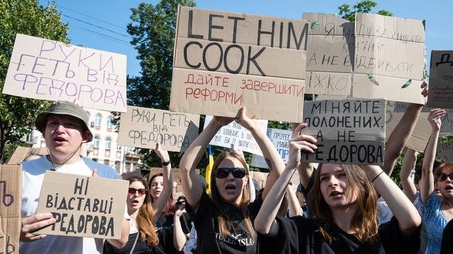Ukrainisches Parlament bestätigt neuen Ministerpräsidenten unter Protest