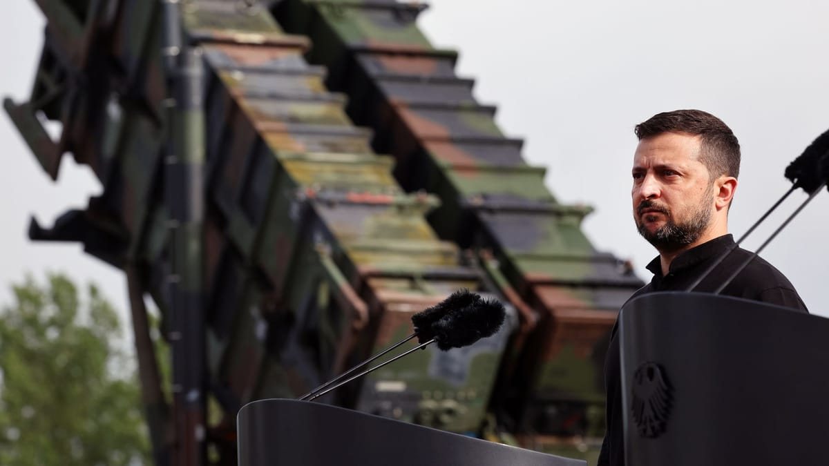 Selenskyj sichert Patriot-Produktion zu und Irland liefert weiter Aluminium nach Russland