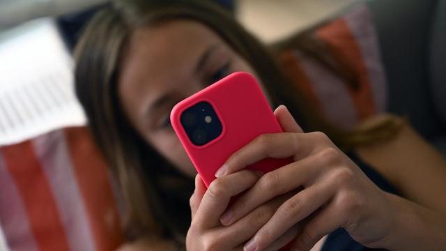 Frankreich beschließt Social-Media-Verbot für unter 15-Jährige