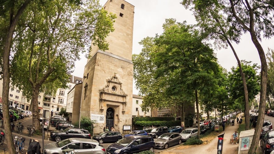 Hunderte demonstrieren in Köln für den Erhalt einer Kirche