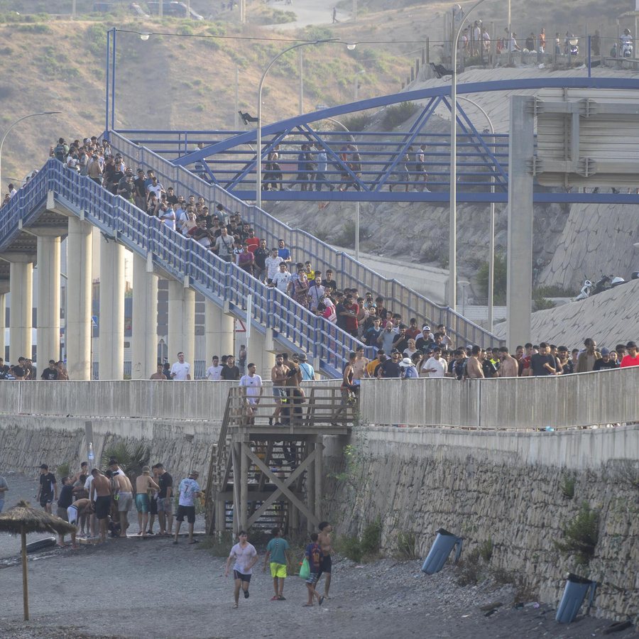Spaniens Regierungschef Sánchez in Ceuta von wütenden Bürgern beschimpft