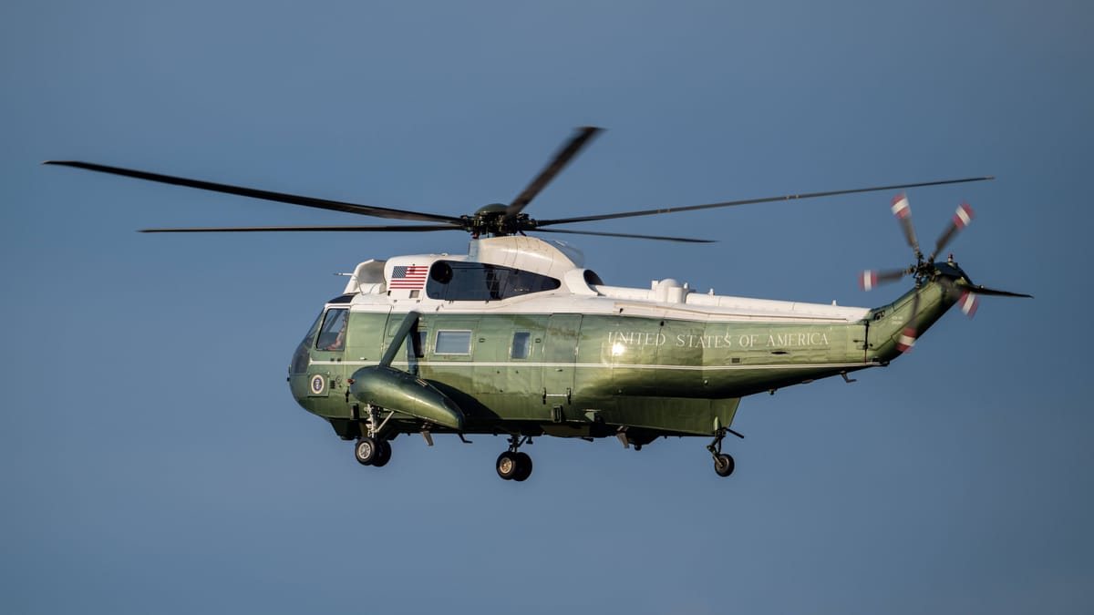 USA | Trumps "Marine One" kommt Passagierjet nahe
