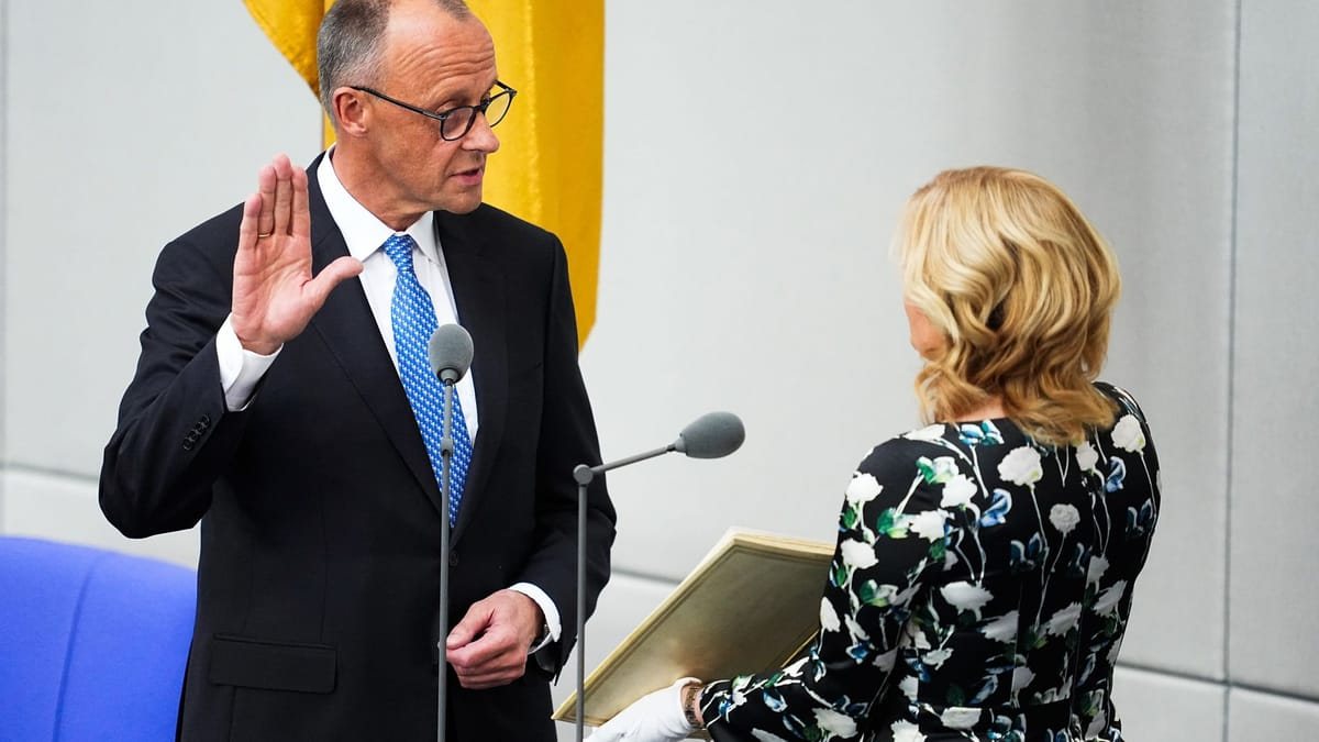 Kritik an geplanter später Vereidigung neuer Minister